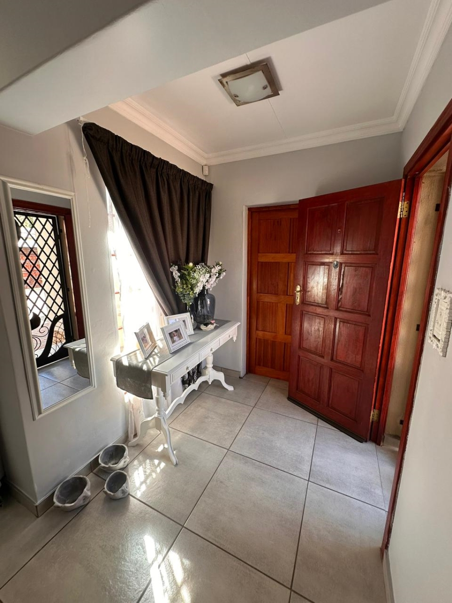 3 Bedroom Property for Sale in Flamwood North West